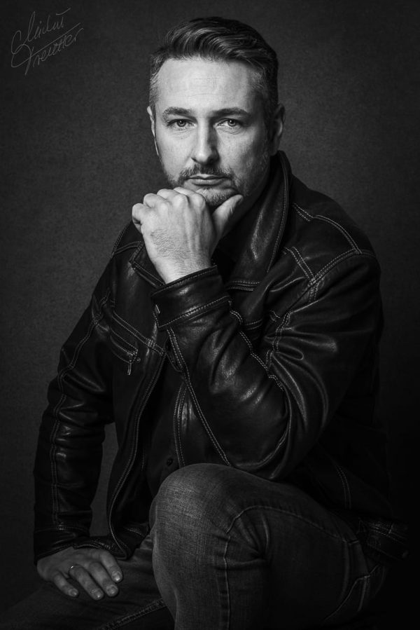 męska sesja zdjęciowa w studio Kraków – portret mężczyzny