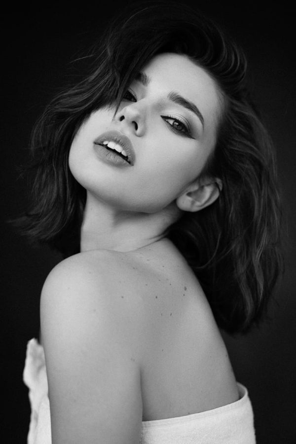 sensualna kobieca sesja zdjęciowa w apartamencie Kraków