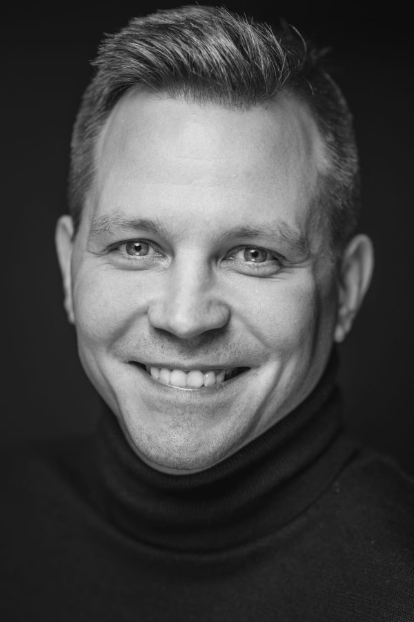 czarno-białe zdjęcie mężczyzny – sesja portretowa Kraków