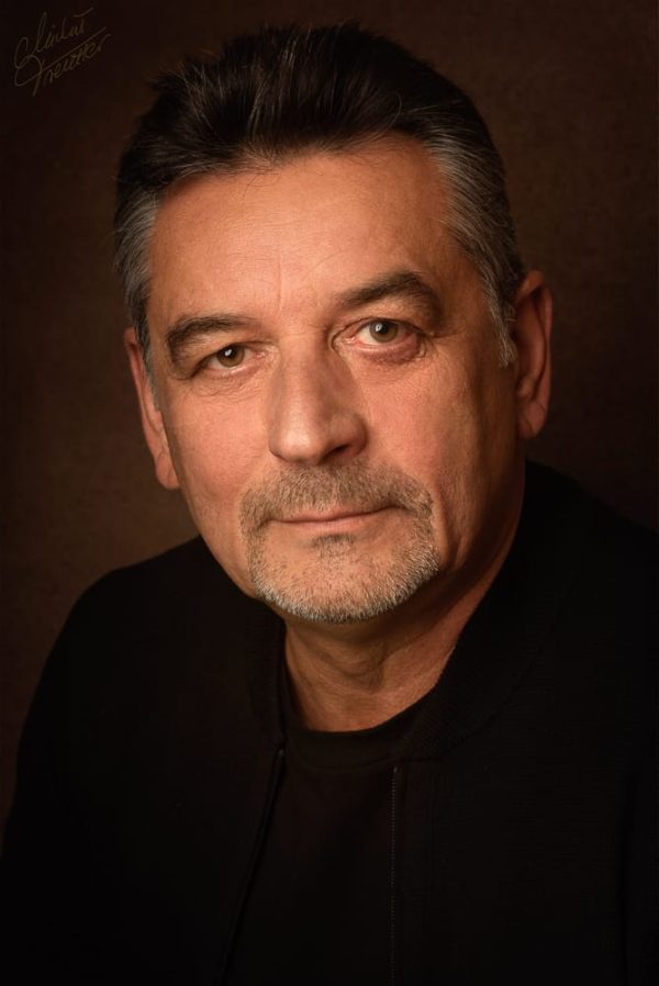 Artur Dziurman męska sesja zdjęciowa w studio Kraków – portret mężczyzny