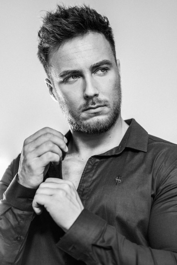 męska sesja zdjęciowa w studio Kraków – portret mężczyzny