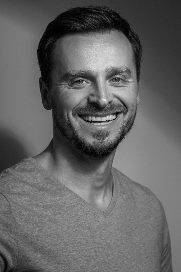 męska sesja zdjęciowa w studio Kraków – portret mężczyzny