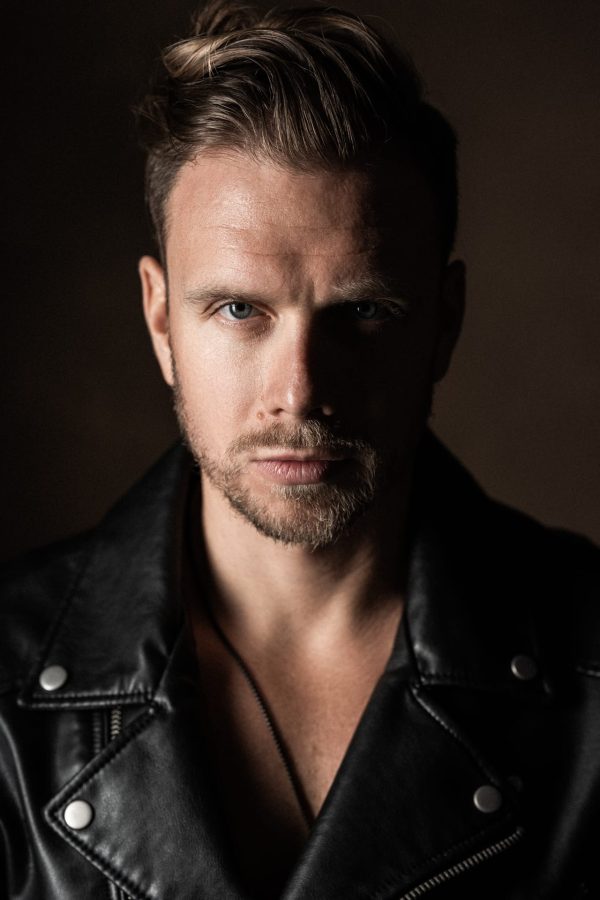 męska sesja zdjęciowa w studio Kraków – portret mężczyzny