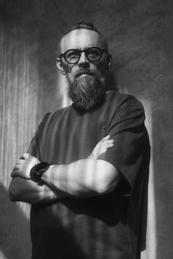 męska sesja zdjęciowa w studio Kraków – portret mężczyzny