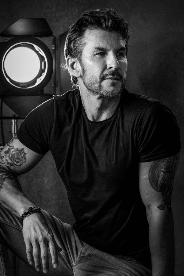 męska sesja zdjęciowa w studio Kraków – portret mężczyzny