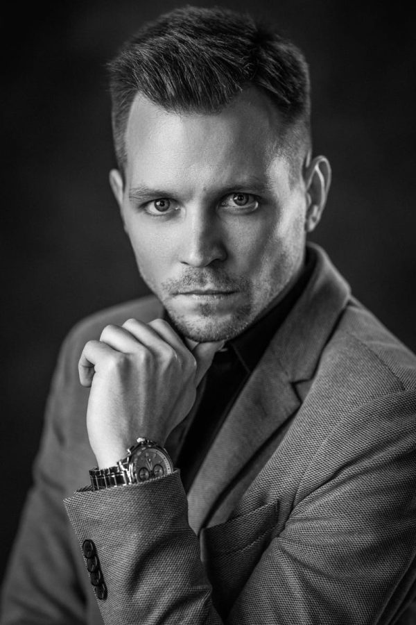 męska sesja zdjęciowa w studio Kraków – portret mężczyzny