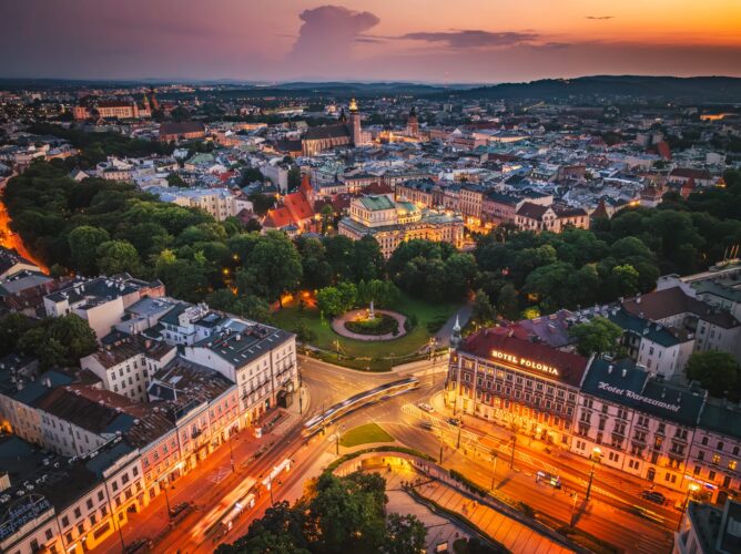 2024.08.18 Stare Miasto od strony Placu Jana Nowaka-Jeziorańskiego