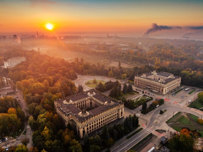 2024.10.20 Wschód słońca nad Hutą w Krakowie