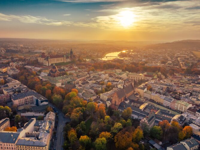 2024.10.27 Zachód słońca nad Wawelem i zakolem Wisły