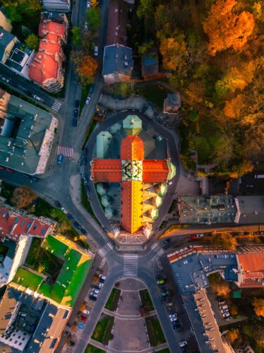 2024.10.28 Kościół św. Józefa w Rynku Podgórskim z lotu ptaka