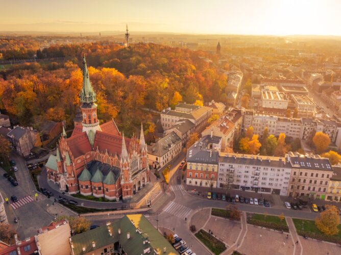 2024.10.28 Zachód słońca nad Kościołem św. Józefa w Rynku Podgórskim