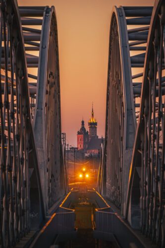 2025.02.20 Widok z Kościół Mariacki z przystanku kolejowego Kraków Zabłocie SKA