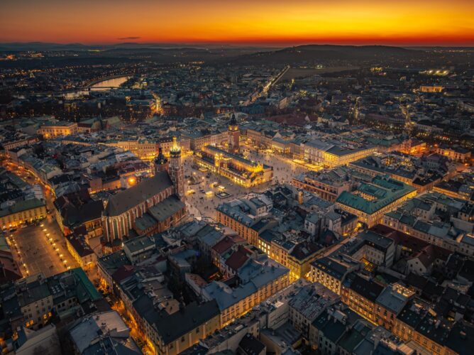 2025.03.07 Zachód słońca na Rynkiem Głównym w Krakowie