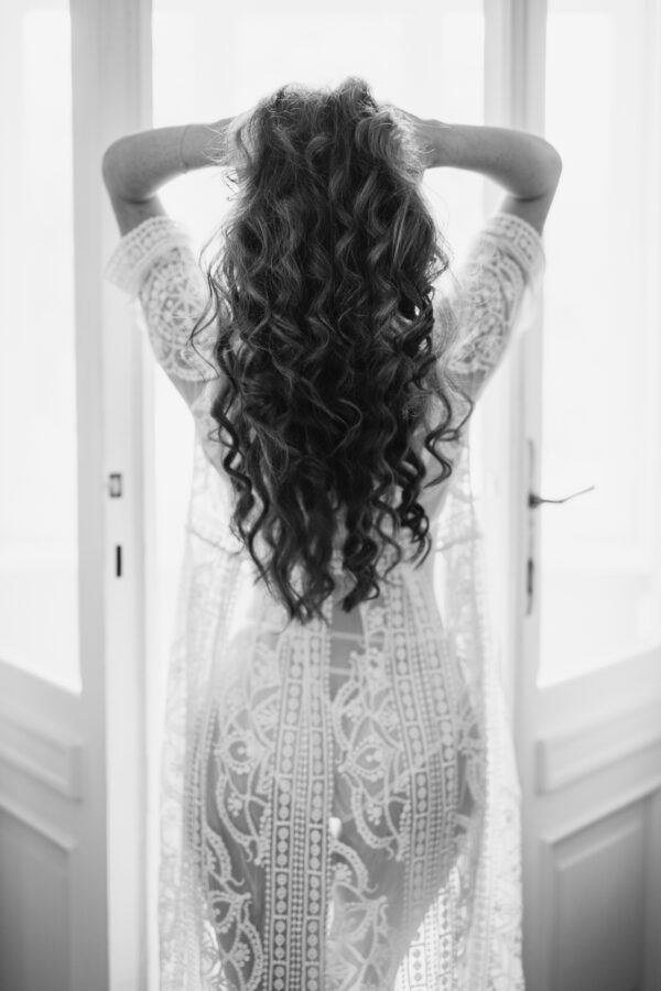 romantyczna sesja sensualna czarno biala