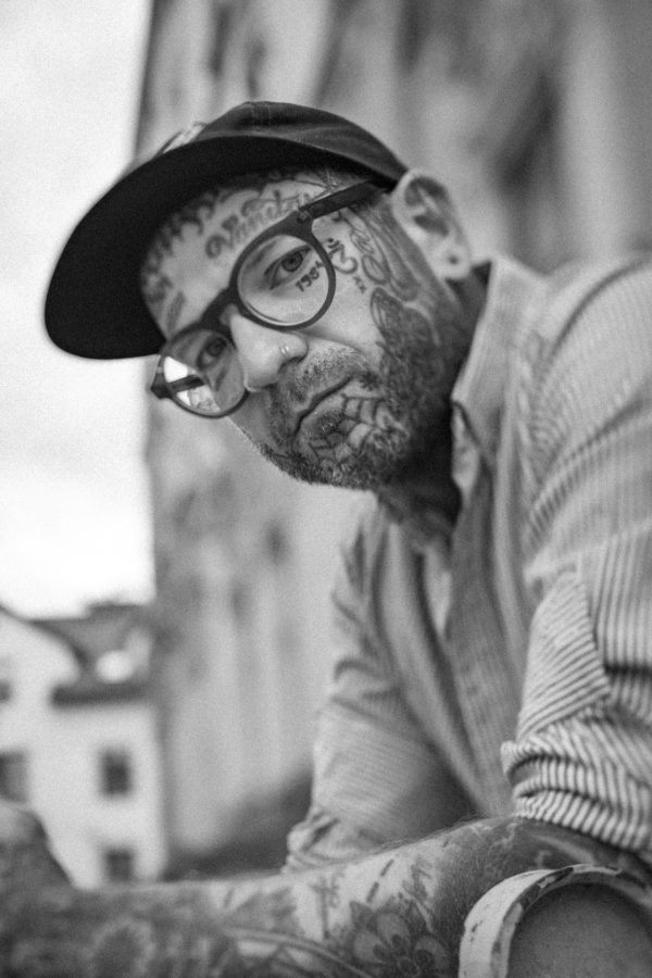 sesja portretow amezczyzny z tatuazami krakow